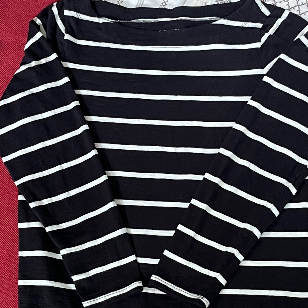 Old Navy Black and White Striped long sleeve , wrist length T